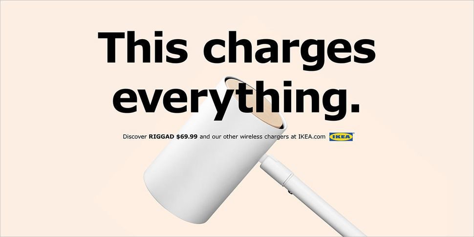 IKEA тролит Apple из-за технологии беспроводной зарядки